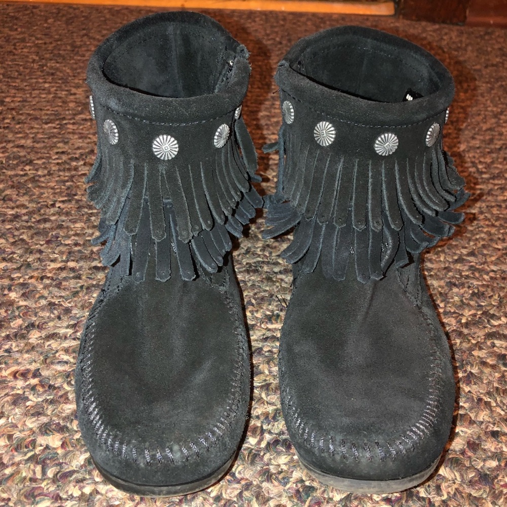 Black Minnetonka Moccasins